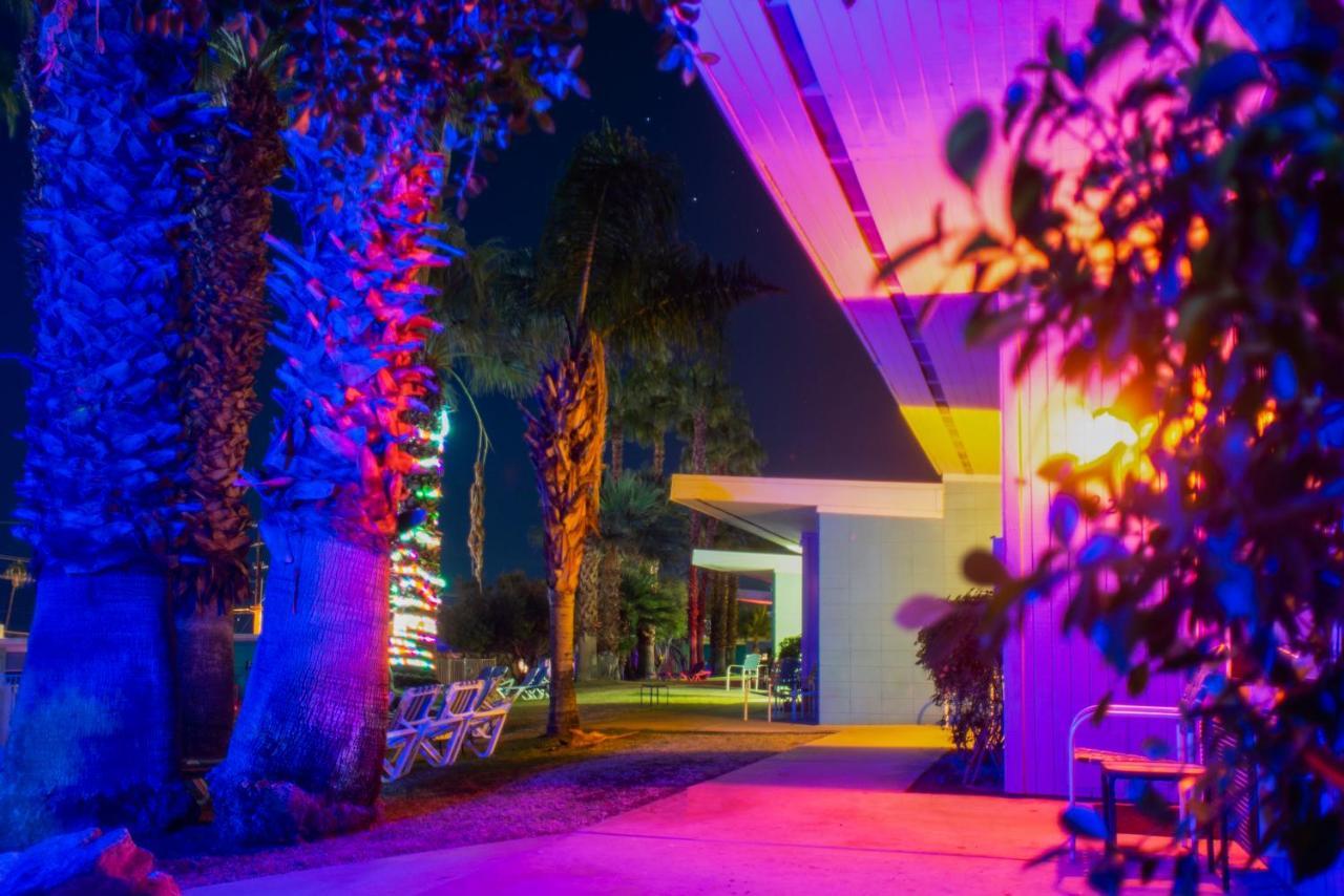 Ccbc Resort Hotel - A Gay Men'S Resort คาธีดรัลซิตี ภายนอก รูปภาพ